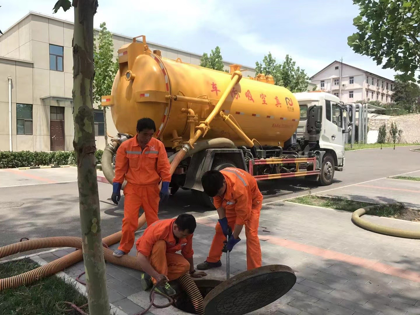 瓮安化粪池清理与5-8吨吸粪车施工效率分析